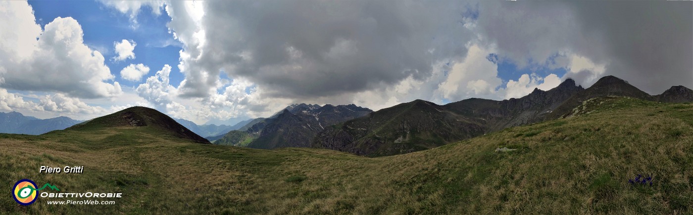 72 Panoramica dal Monte Avaro (2080 m).jpg